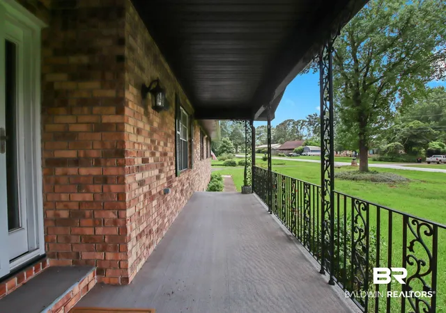 Photo 3 of Sale Pending at 901 W Abilene Dr, Mobile, AL 36695 | MLS# 400133 | Listing updated on 2026-09-14