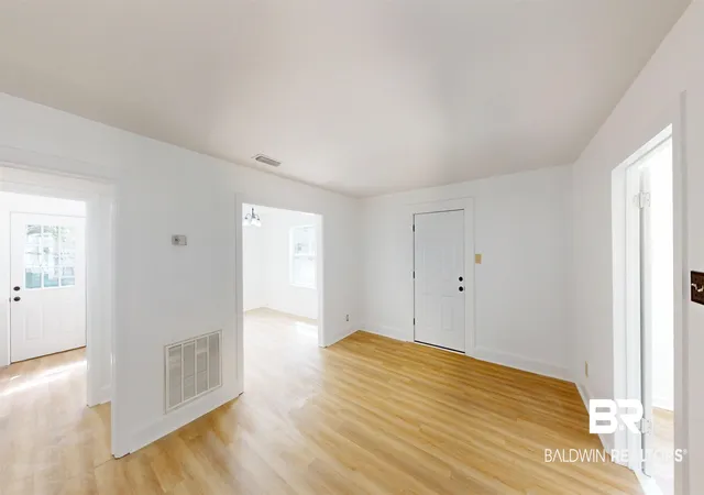 Photo 3 of Single family home for sale at 606 Shady Oak Dr, Mobile, AL 36608 | MLS# 393400 | Listing updated on 2026-08-07