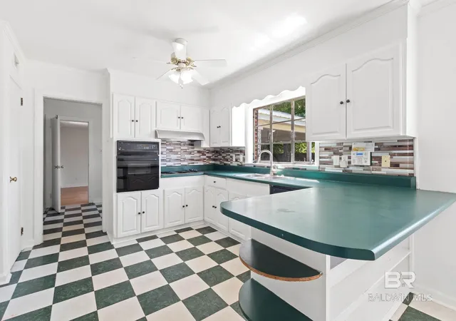 Homes for sale in Atmore, AL | 402 E Poplar Street, Atmore, AL 36502 | MLS# 395466