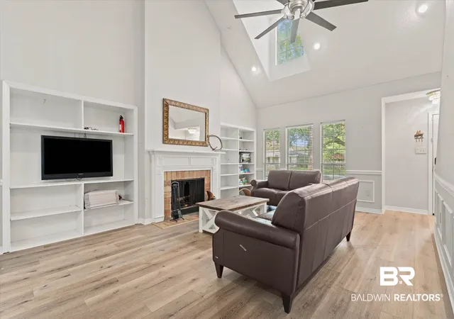 Photo 3 of Single family home for sale at 803 Pinemont Dr, Mobile, AL 36609 | MLS# 400048 | Listing updated on 2026-08-25