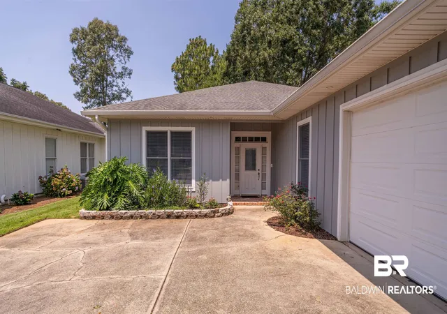 Photo 2 of Single family home for sale at 105 Oak Bnd Ct, Fairhope, AL 36532 | MLS# 398628 | Listing updated on 2026-09-09