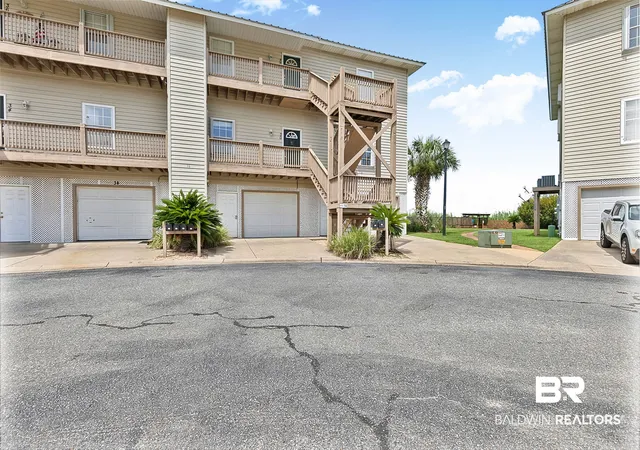 Photo 3 of Townhouse for sale at 4 Yacht Clb Dr #30, Daphne, AL 36526 | MLS# 405283 | Listing updated on 2026-09-13