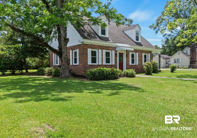 2nd image of 900 Lovelace Ave, Brewton, AL 36426 | MLS# 398021