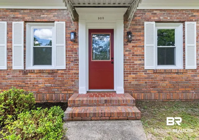 4th image of 900 Lovelace Ave, Brewton, AL 36426 | MLS# 398021