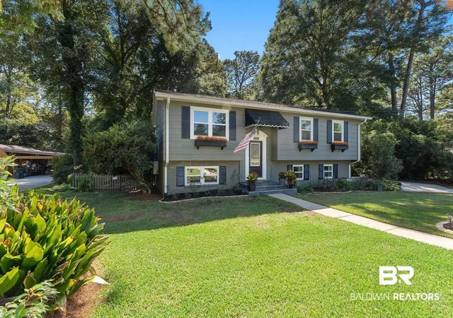 Photo 4 of Single family home for sale at 698 Cedar Ave, Fairhope, AL 36532 | MLS# 397246 | Listing updated on 2026-09-09