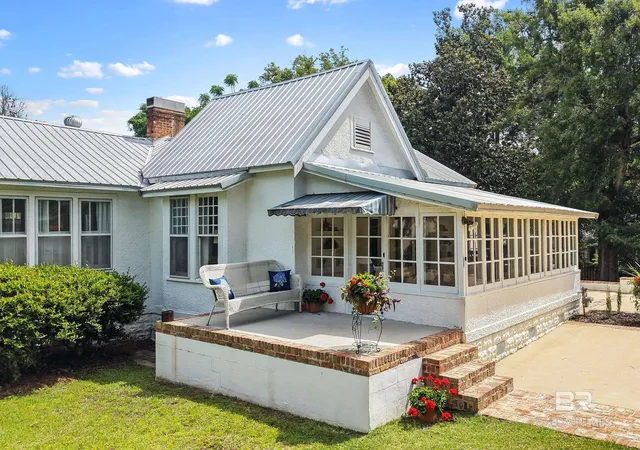Homes for sale in Fairhope, AL | 115 North Avenue, Fairhope, AL 36532 | MLS# 399425