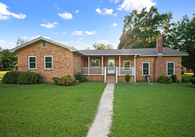Photo 1 of Single family home for sale at 10555 County Rd 99, Lillian, AL 36549 | MLS# 407648 | Listing updated on 2026-09-21