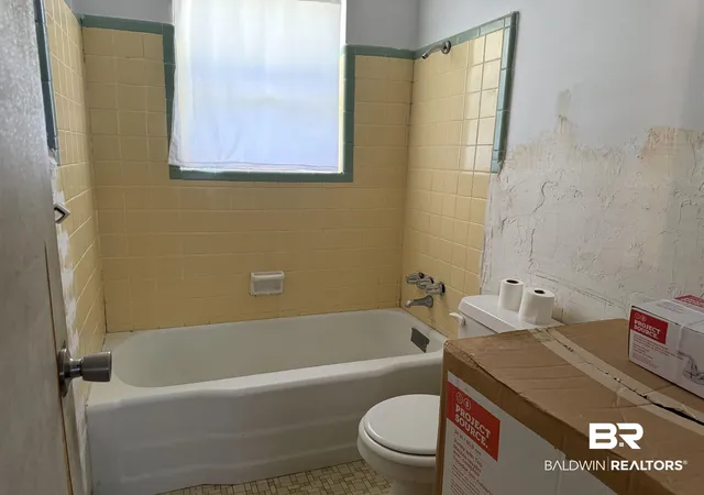 Photo 2 of Sale Pending at 2213 Vivian Dr, Mobile, AL 36693 | MLS# 398105 | Listing updated on 2026-07-24