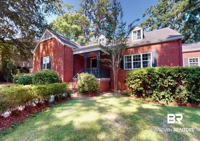 Photo 3 of Single family home for sale at 300 Bromley Pl, Mobile, AL 36606 | MLS# 406746 | Listing updated on 2026-09-08