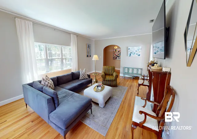 Photo 3 of Single family home for sale at 300 Bromley Pl, Mobile, AL 36606 | MLS# 406746 | Listing updated on 2026-10-07