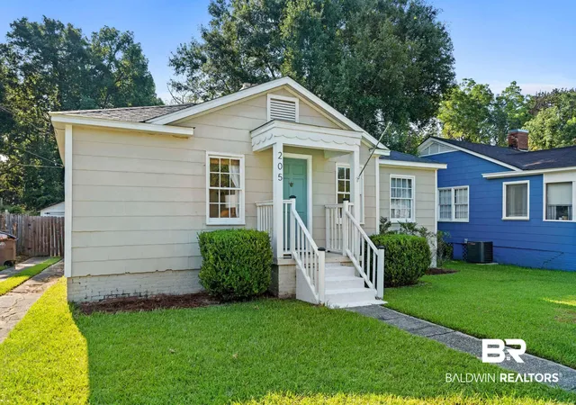 2nd image of 205 Pinehill Dr, Mobile, AL 36606 | MLS# 398818