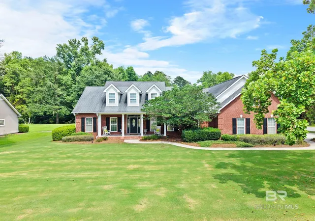 Homes for sale in Brewton, AL | 102 Brooks Boulevard, Brewton, AL 36426 | MLS# 399377