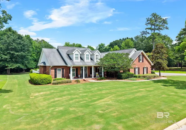 Homes for sale in Brewton, AL | 102 Brooks Boulevard, Brewton, AL 36426 | MLS# 399377