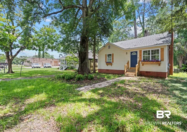 Photo 3 of Sale Pending at 309 Morgan Ave, Mobile, AL 36606 | MLS# 395431 | Listing updated on 2026-09-21