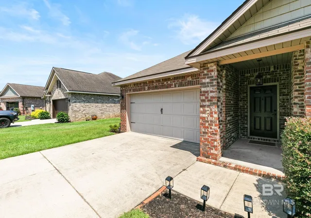 Homes for sale in Mobile, AL | 2216 Livingstone Court, Mobile, AL 36695 | MLS# 399129