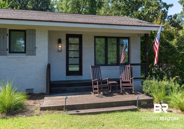 Photo 3 of Single family home for sale at 206 Volanta Ave, Fairhope, AL 36532 | MLS# 408558 | Listing updated on 2026-08-26