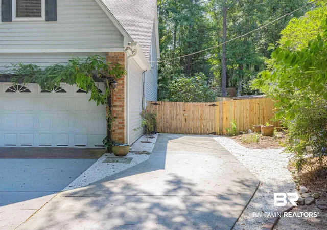 Photo 3 of Single family home for sale at 198 Rolling Hl Dr, Daphne, AL 36526 | MLS# 400085 | Listing updated on 2026-09-19