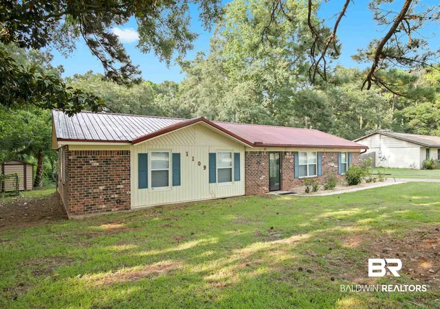 Photo 2 of Single family home for sale at 1109 Caroline Ave, Daphne, AL 36526 | MLS# 400061 | Listing updated on 2026-09-02