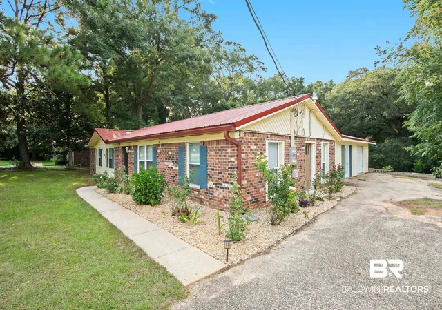 Photo 3 of Single family home for sale at 1109 Caroline Ave, Daphne, AL 36526 | MLS# 400061 | Listing updated on 2026-09-02