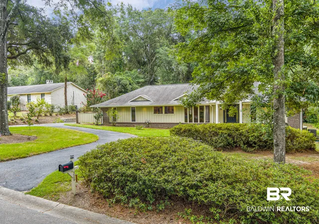 Photo 3 of Sale Pending at 328 Bay Hl Dr, Daphne, AL 36526 | MLS# 409034 | Listing updated on 2026-08-27