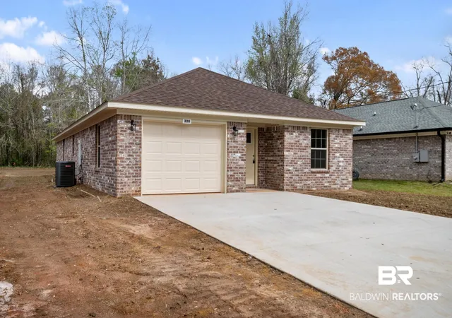 Photo 3 of Single family home for sale at 228 W 16th Street, Bay Minette, AL 36507 | MLS# 409819 | Listing updated on 2026-08-31