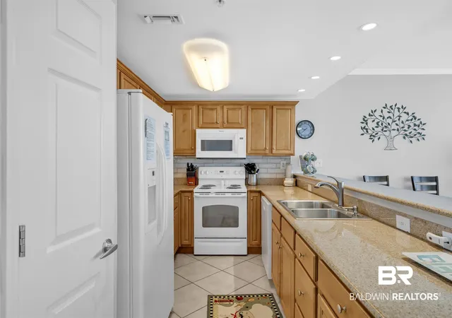 Photo 4 of Townhouse for sale at 1524 W Beach Blvd #706, Gulf Shores, AL 36542 | MLS# 393909 | Listing updated on 2026-09-17