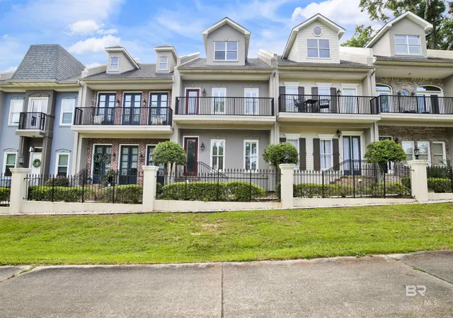 Homes for sale in Fairhope, AL | 101 N Fairhope Court #16, Fairhope, AL 36532 | MLS# 390263