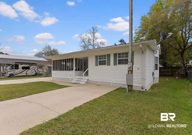 Photo 2 of Single family home for sale at 721 Buena Vista Dr, Lillian, AL 36549 | MLS# 393976 | Listing updated on 2026-09-24