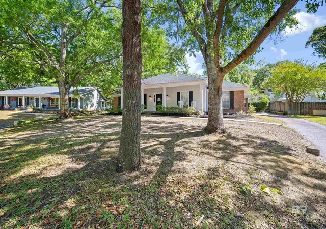 Homes for sale in Mobile, AL | 3005 Alexandria Court, Mobile, AL 36693 | MLS# 394790