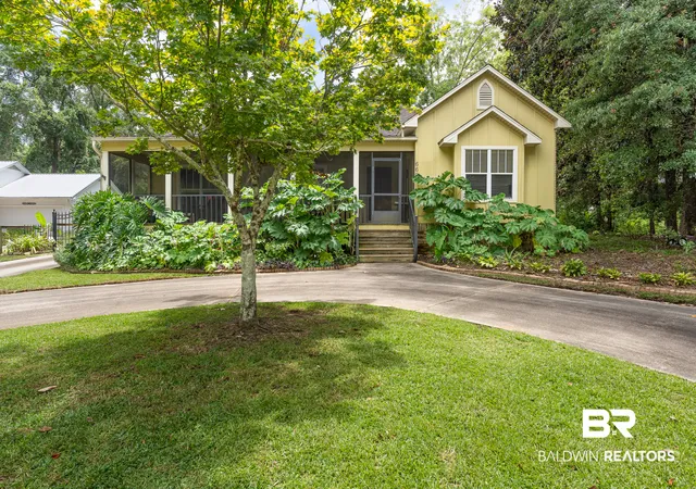 Photo 1 of Single family home for sale at 660 Bellangee Avenue, Fairhope, AL 36532 | MLS# 409827 | Listing updated on 2026-08-29