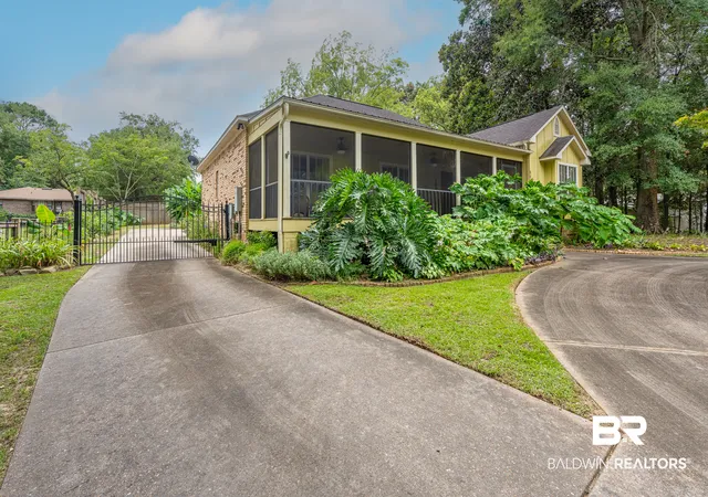 Photo 2 of Single family home for sale at 660 Bellangee Avenue, Fairhope, AL 36532 | MLS# 409827 | Listing updated on 2026-08-29
