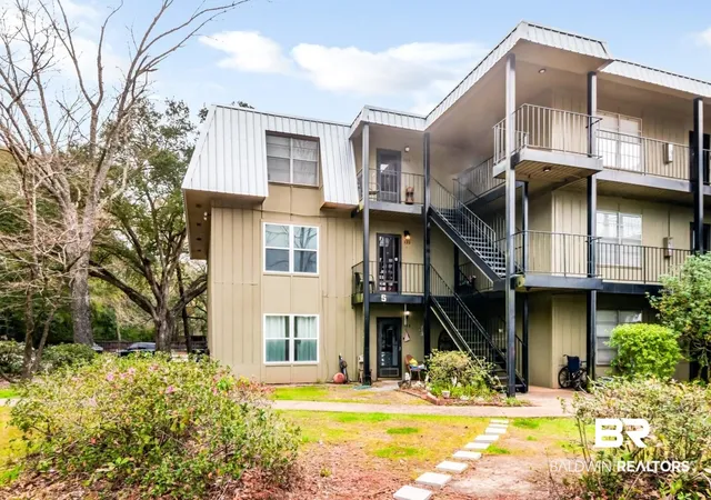 Photo 4 of Sale Pending at 222 Riverbend Dr #222, Mobile, AL 36605 | MLS# 392231 | Listing updated on 2026-09-25