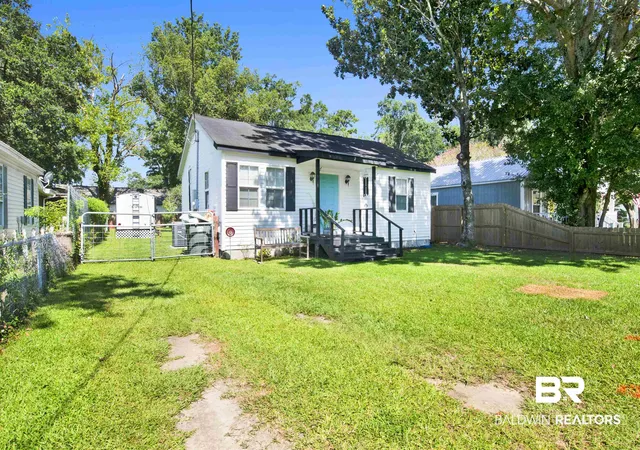 1st image of 403 N Pine St, Foley, AL 36535 | MLS# 399205