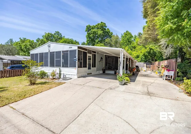 2nd image of 1524 Valencia Dr, Lillian, AL 36549 | MLS# 395286