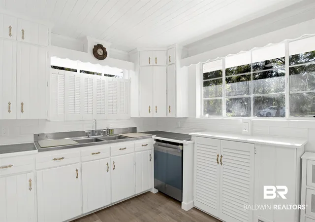 Photo 3 of Single family home for sale at 3321 Fairfield Rd, Mobile, AL 36605 | MLS# 394398 | Listing updated on 2026-08-14