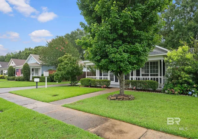 Homes for sale in Fairhope, AL | 25 Cottage Dr, Fairhope, AL 36532 | MLS# 398189