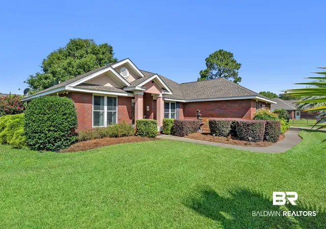 Photo 2 of Single family home for sale at 1945 Le Mar Dr, Gulf Shores, AL 36542 | MLS# 407673 | Listing updated on 2026-08-24