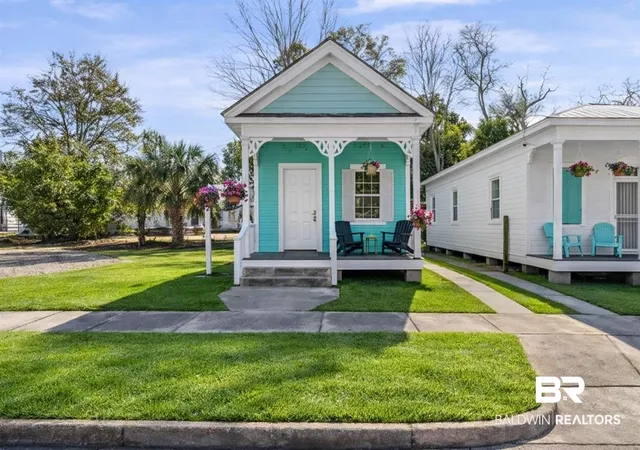 Single family home for sale at 951 Montgomery St, Mobile, AL 36604 | MLS# 398245