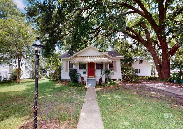 Homes for sale in Mobile, AL | 3012 Baronne Street, Mobile, AL 36606 | MLS# 398348