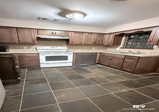 Photo 3 of Single family home for sale at 4131 Springdale Rd, Mobile, AL 36609 | MLS# 388244 | Listing updated on 2026-09-29