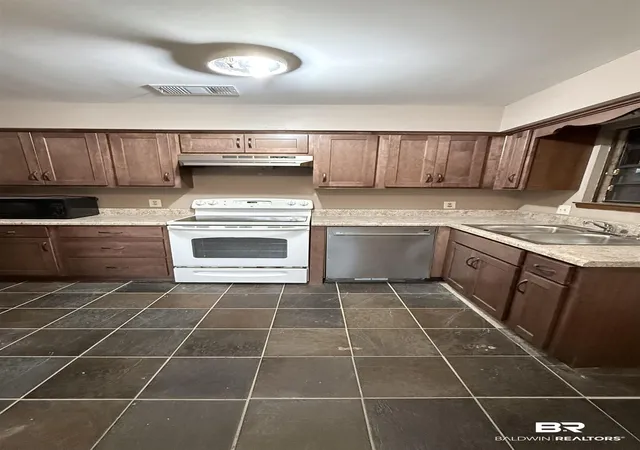Photo 4 of Single family home for sale at 4131 Springdale Rd, Mobile, AL 36609 | MLS# 388244 | Listing updated on 2026-09-29