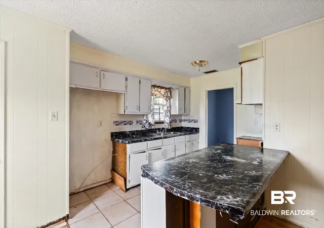 Photo 3 of Sale Pending at 313 W 4th Avenue, Foley, AL 36535 | MLS# 374298 | Listing updated on 2026-09-25