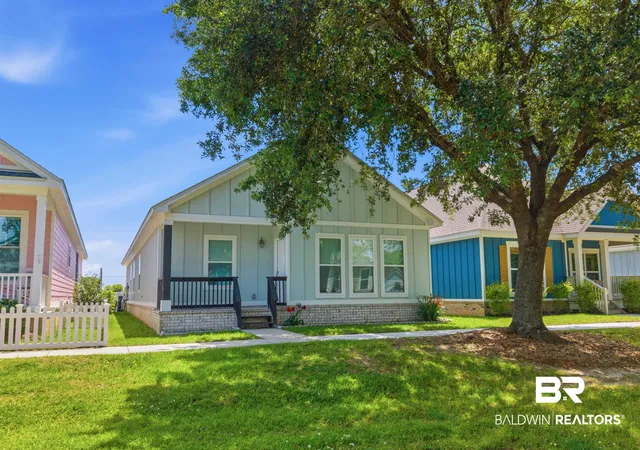 Single family home for sale at 927 Periwinkle Ln, Foley, AL 36535 | MLS# 395609