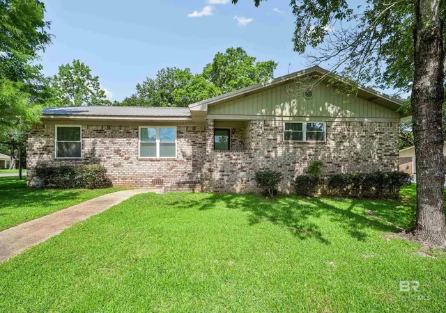 Homes for sale in Saraland, AL | 130 Thomas Dr, Saraland, AL 36571 | MLS# 397946