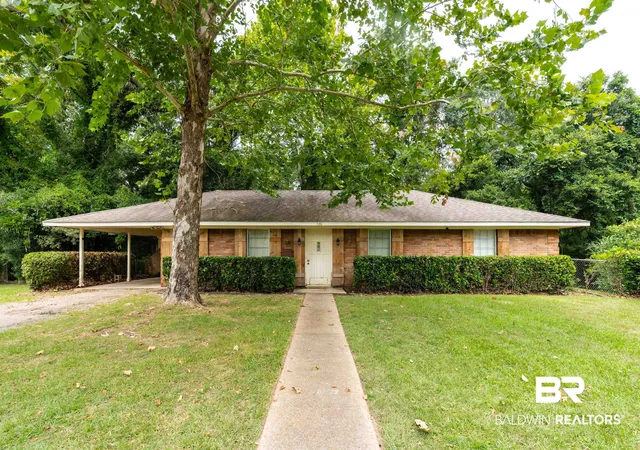 Photo 1 of Single family home for sale at 536 Woodlore Dr, Chickasaw, AL 36611 | MLS# 400209 | Listing updated on 2026-09-07