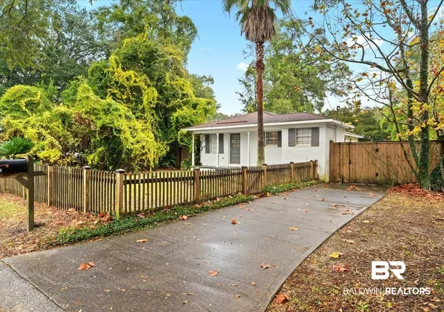 Photo 1 of Single family home for sale at 417 Azalea St, Fairhope, AL 36532 | MLS# 388795 | Listing updated on 2026-10-27