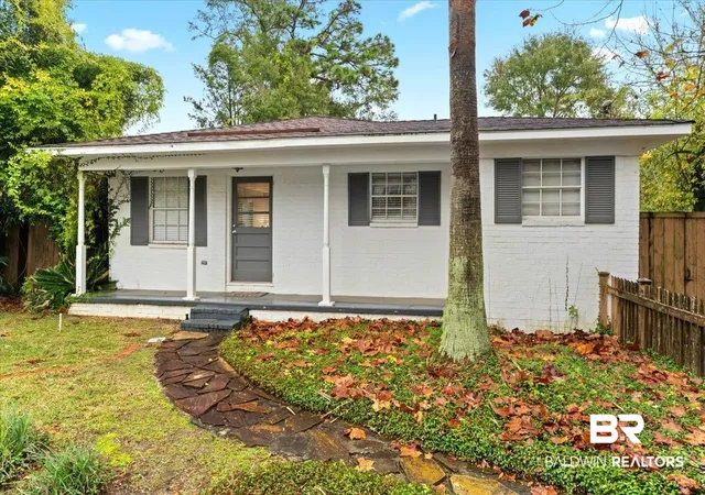 Photo 2 of Single family home for sale at 417 Azalea St, Fairhope, AL 36532 | MLS# 388795 | Listing updated on 2026-10-27