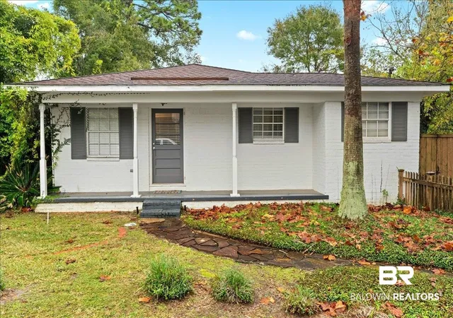 Photo 3 of Single family home for sale at 417 Azalea St, Fairhope, AL 36532 | MLS# 388795 | Listing updated on 2026-10-27
