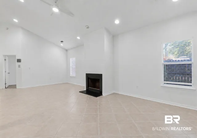Photo 4 of Single family home for sale at 470 E 20th Avenue, Gulf Shores, AL 36542 | MLS# 406651 | Listing updated on 2026-09-10
