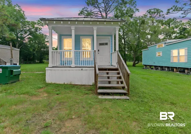 Photo 3 of Single family home for sale at 9433 Gulf Beach Hwy, Pensacola, FL 32507 | MLS# 398359 | Listing updated on 2026-10-09